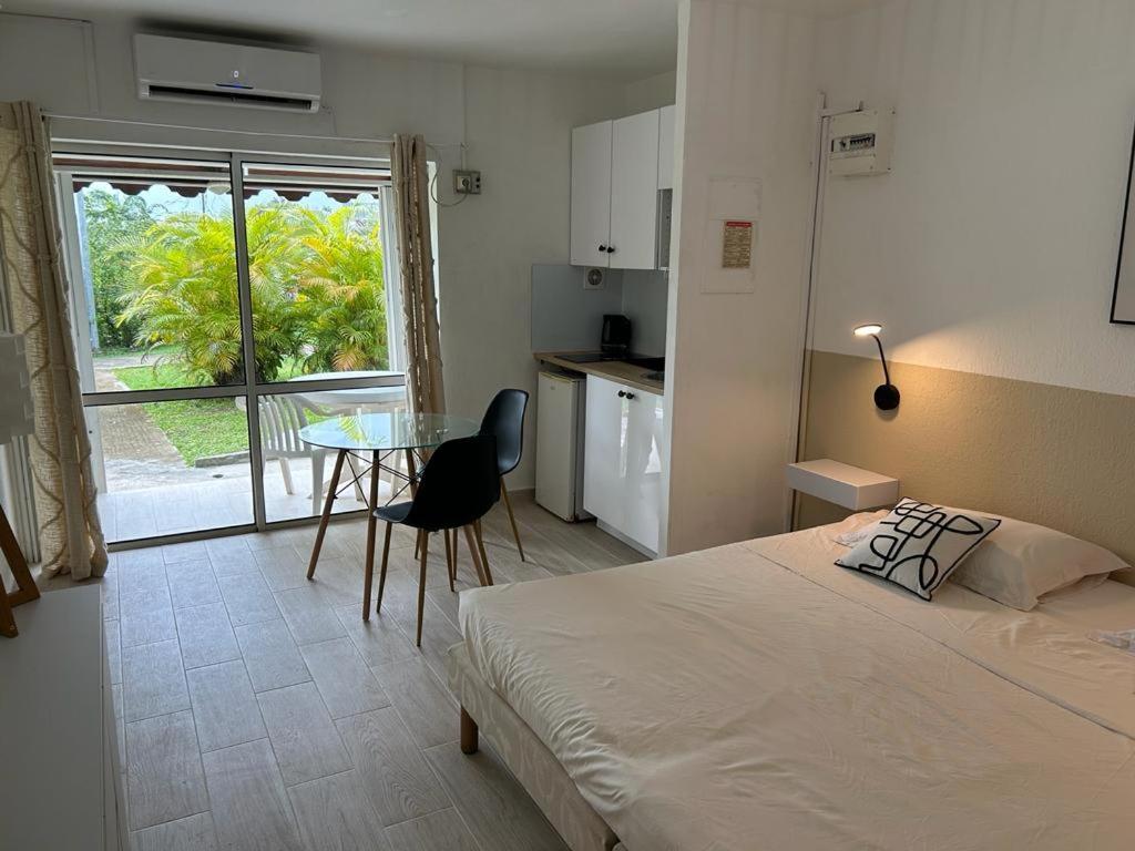 Superbe Studio Avec Piscine, Au Coeur De La Marina! Village Soleil ! Proche Aeroport & Ferry Le Gosier  Luaran gambar