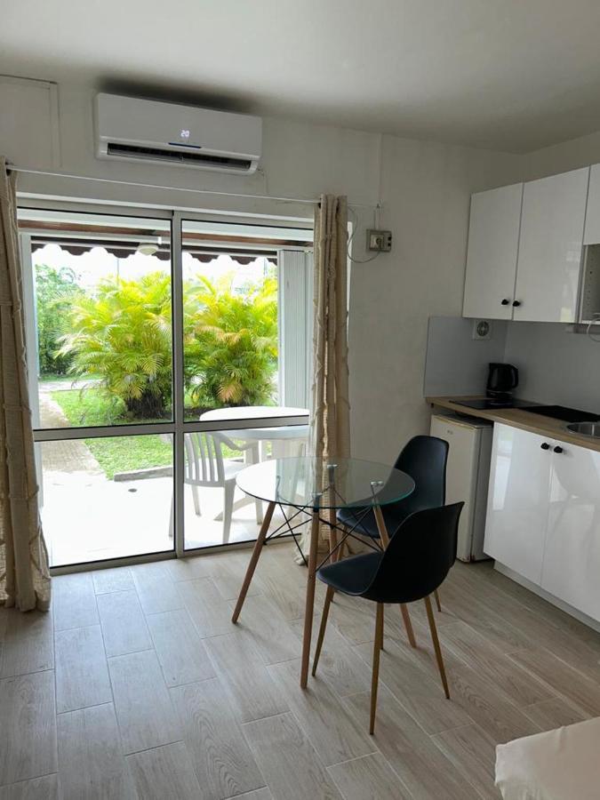 Superbe Studio Avec Piscine, Au Coeur De La Marina! Village Soleil ! Proche Aeroport & Ferry Le Gosier  Luaran gambar