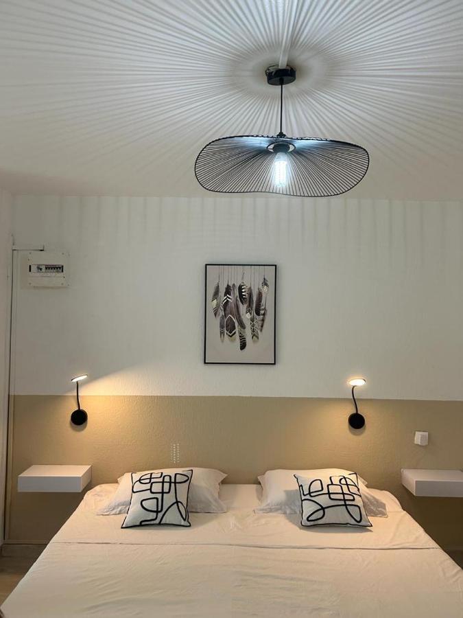 Superbe Studio Avec Piscine, Au Coeur De La Marina! Village Soleil ! Proche Aeroport & Ferry Le Gosier  Luaran gambar
