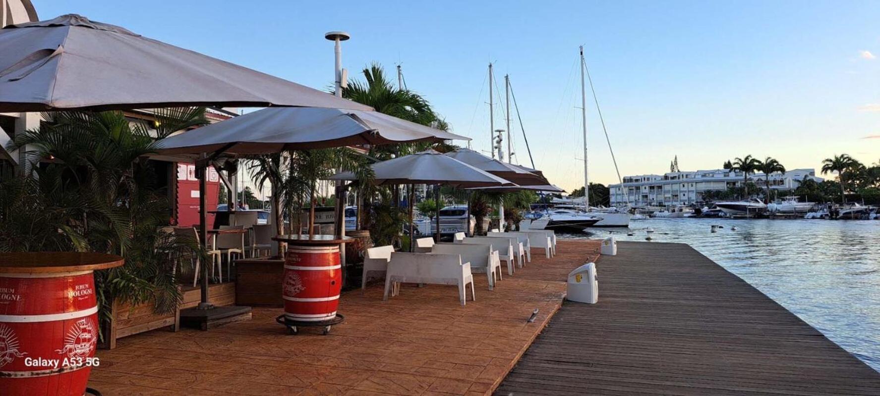 Superbe Studio Avec Piscine, Au Coeur De La Marina! Village Soleil ! Proche Aeroport & Ferry Le Gosier  Luaran gambar